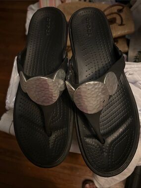 CROCS Women's Black Thong Sandal with Silver Disc Accents size 10